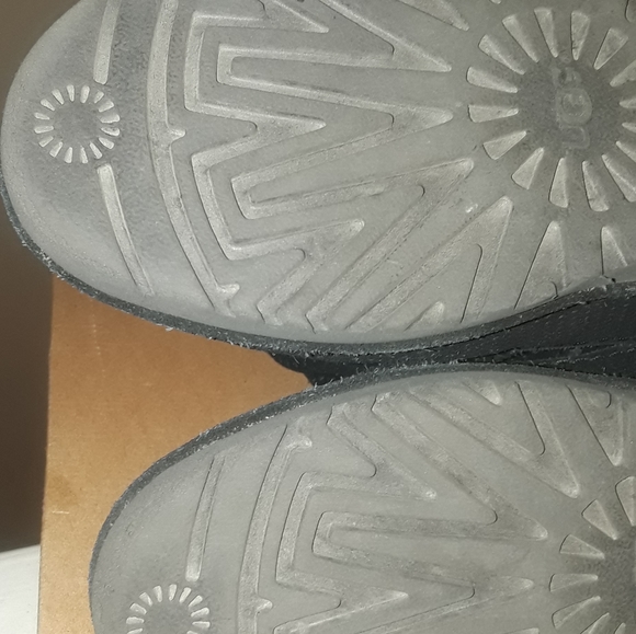 Preowned black Ugg Unlined boot size 5 perforated - Picture 7 of 8